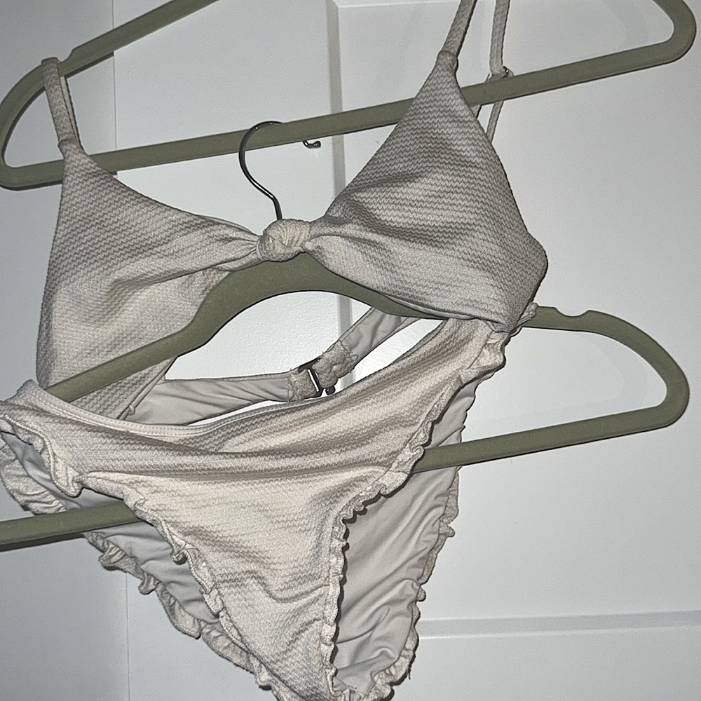 BILLABONG RUFFLE CREAM bikini set
